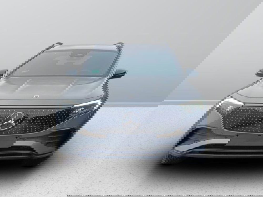 Mercedes-Benz EQB nuova a Teramo (2)