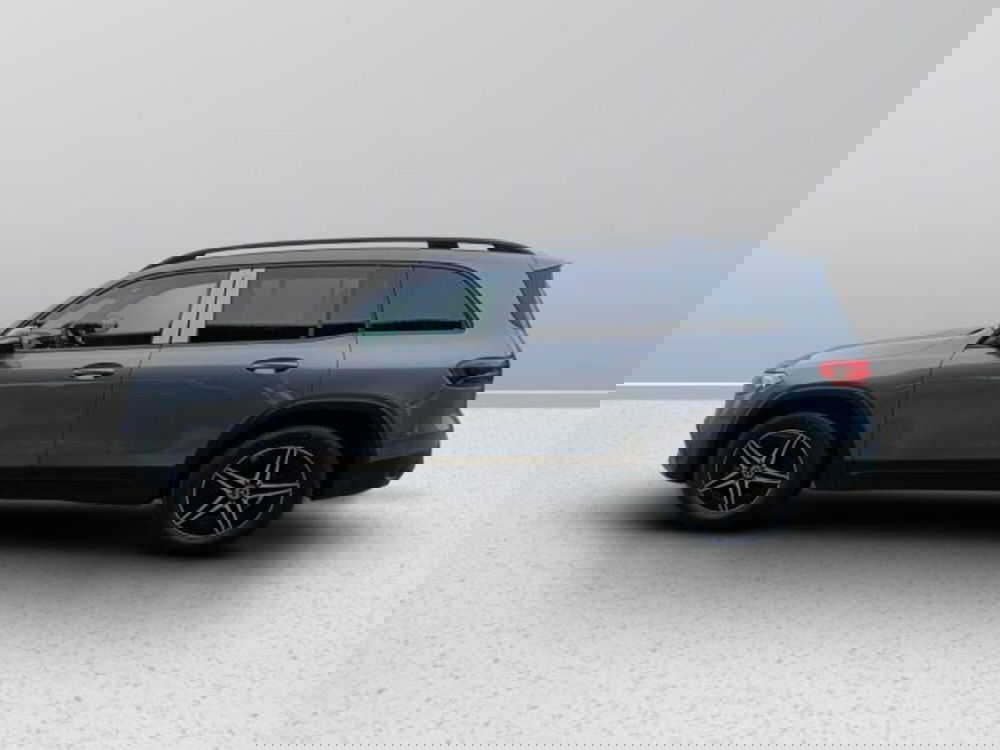 Mercedes-Benz EQB nuova a Teramo (3)