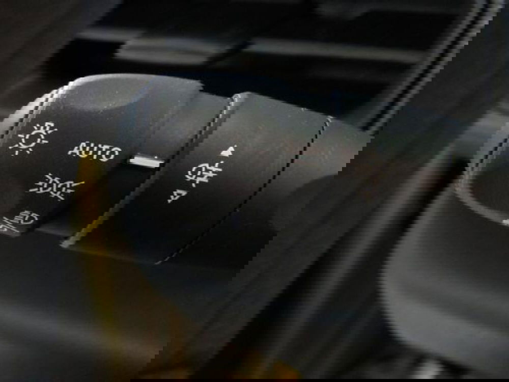 Jeep Avenger usata a Lodi (14)