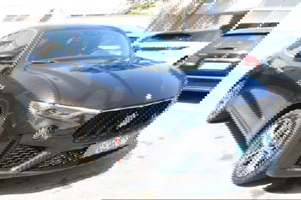 Maserati Levante usata a Lecce (2)