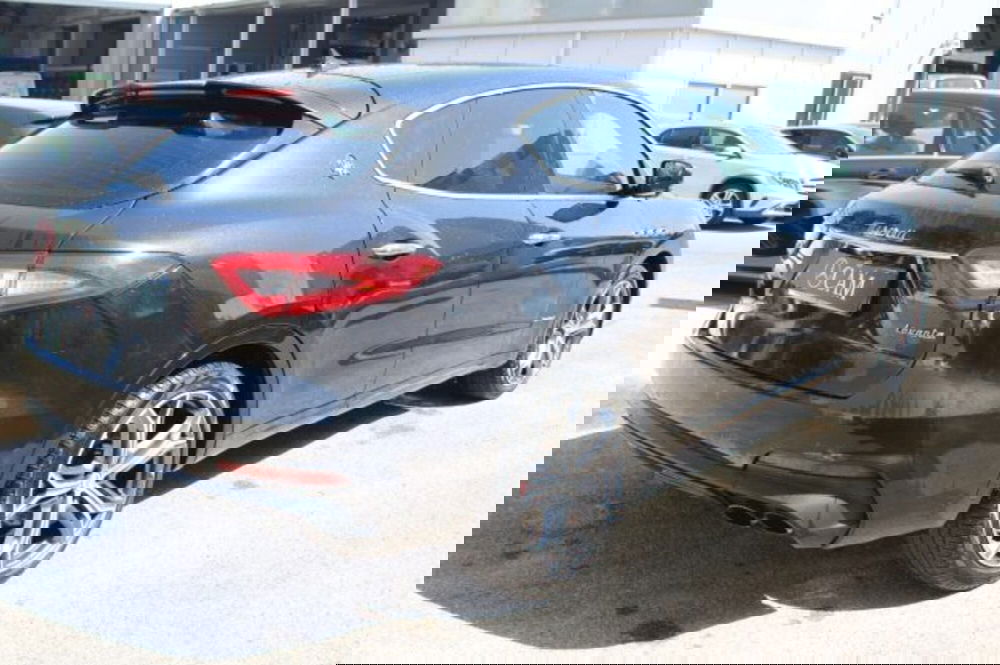 Maserati Levante usata a Lecce (3)