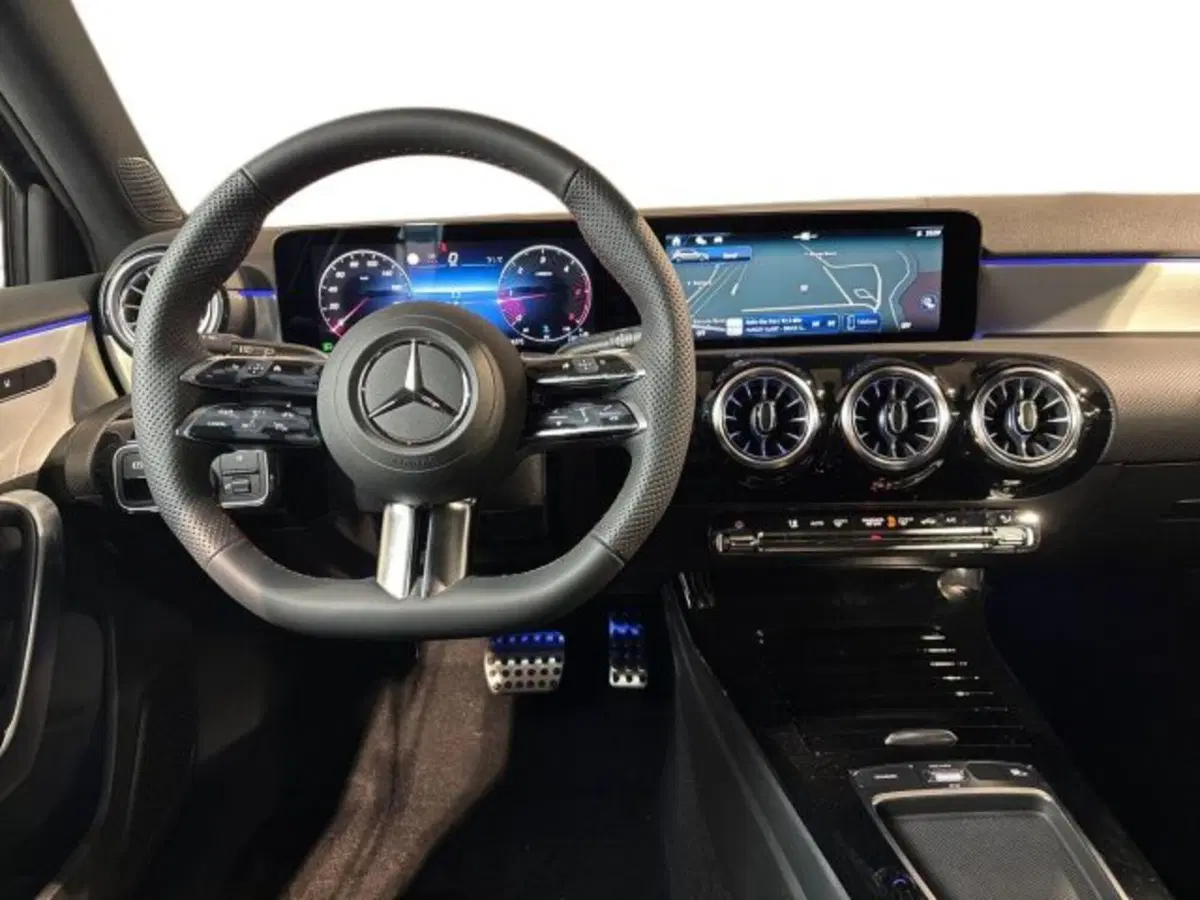 Mercedes-Benz Classe A nuova a Bologna (14)