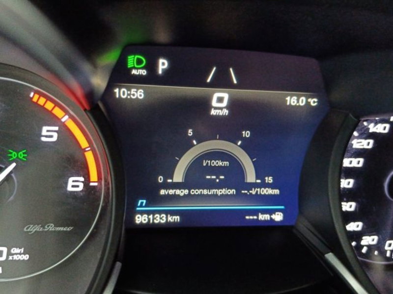 Alfa Romeo Stelvio usata a Catania (15)