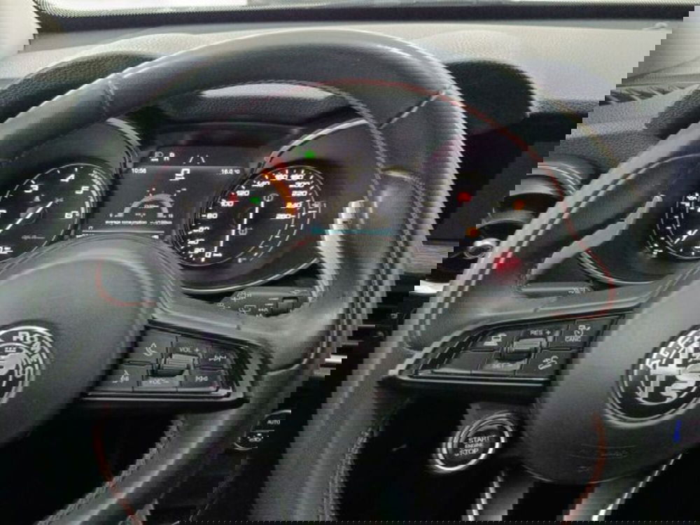 Alfa Romeo Stelvio usata a Catania (17)