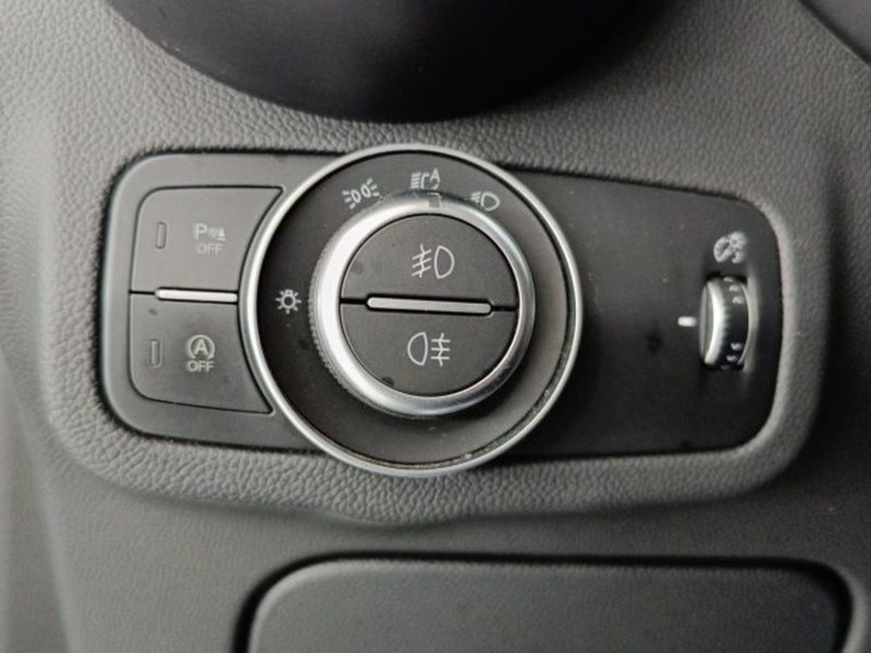 Alfa Romeo Stelvio usata a Catania (18)