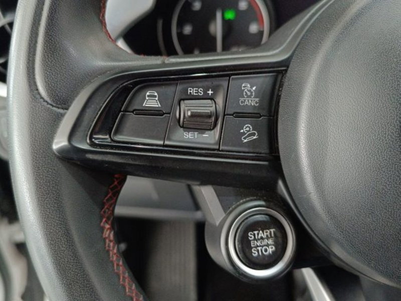 Alfa Romeo Stelvio usata a Catania (19)