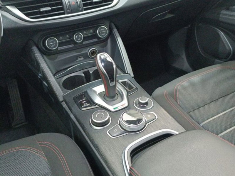 Alfa Romeo Stelvio usata a Catania (8)