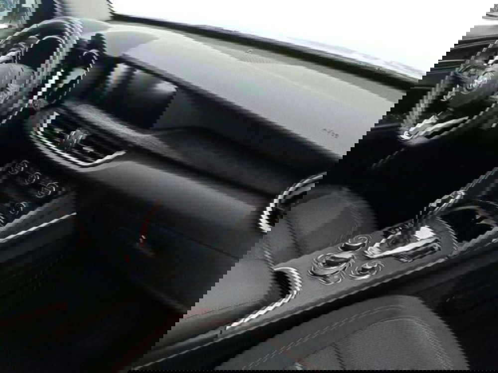 Alfa Romeo Stelvio usata a Catania (9)