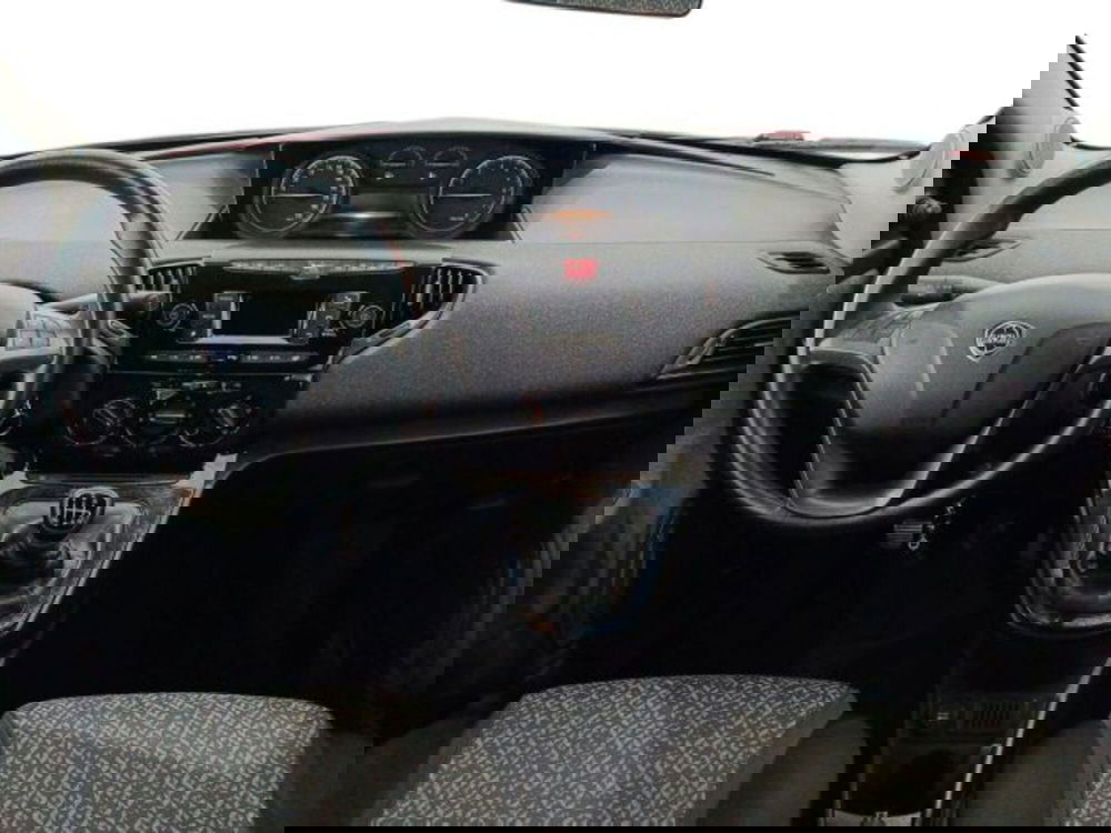 Lancia Ypsilon usata a Catania (7)