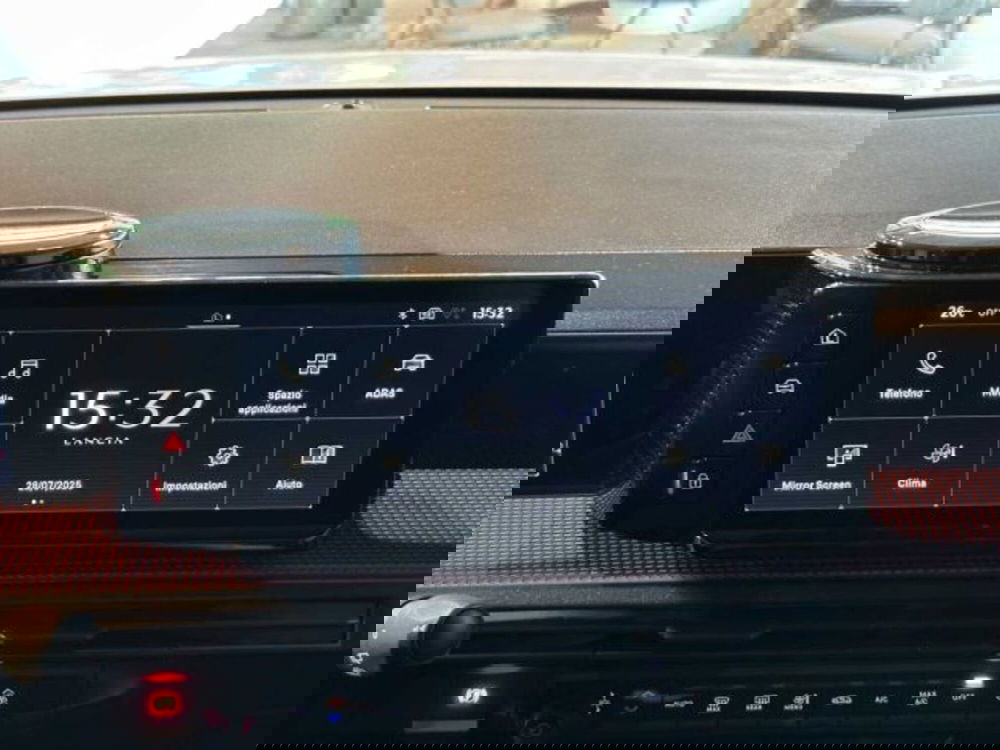 Lancia Ypsilon nuova a Sondrio (20)