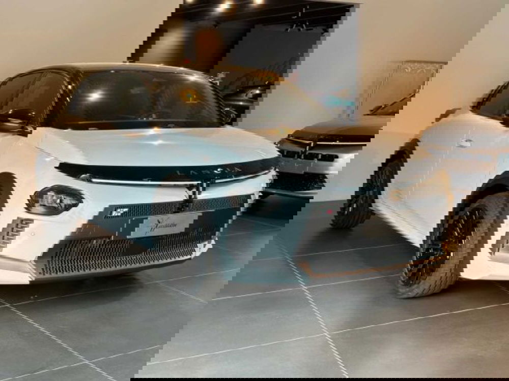 Lancia Ypsilon nuova a Sondrio (6)