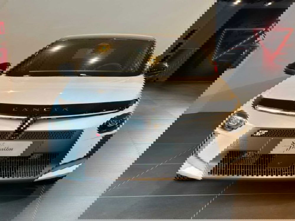 Lancia Ypsilon nuova a Sondrio (7)