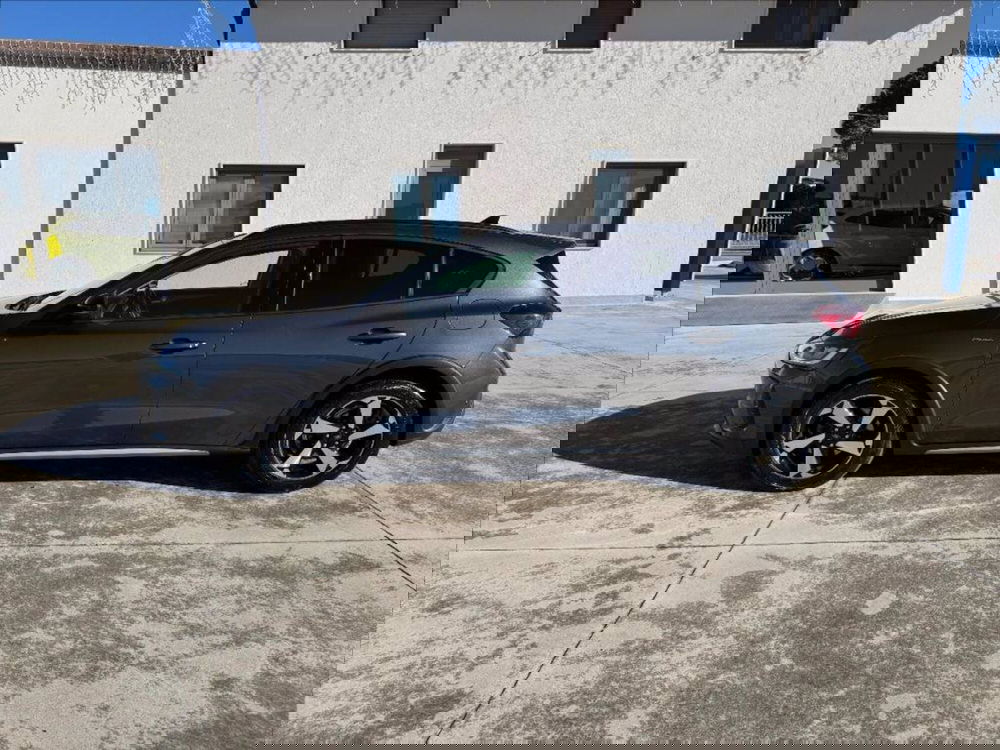 Ford Focus Station Wagon usata a Matera (8)