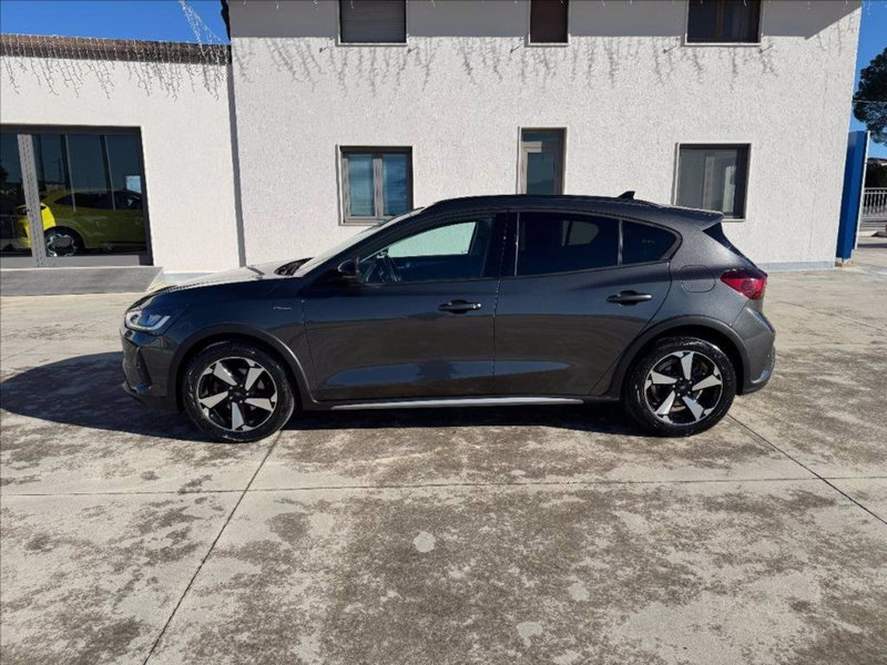 Ford Focus Station Wagon usata a Matera (8)
