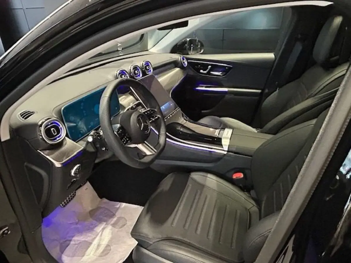 Mercedes-Benz GLC nuova a Potenza (8)