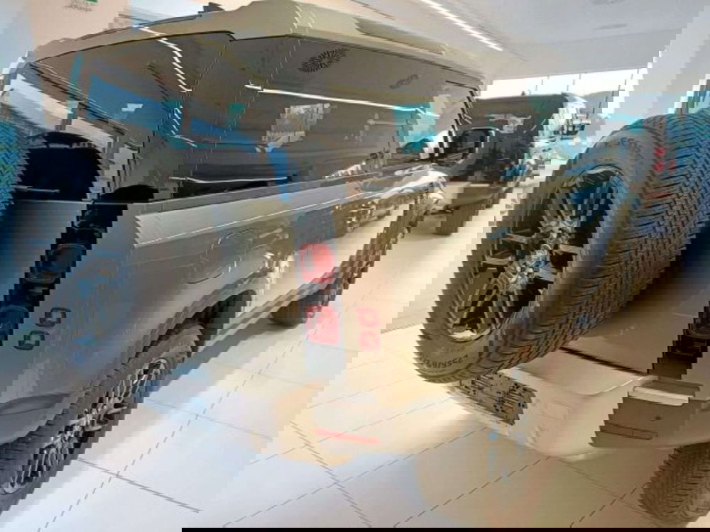 Land Rover Defender nuova a Firenze (4)