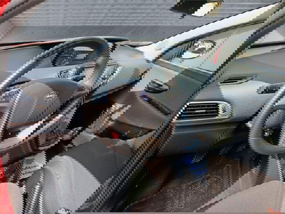 Lancia Ypsilon usata a Bari (10)