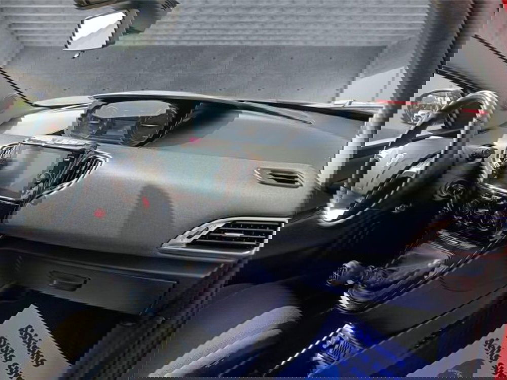 Lancia Ypsilon usata a Bari (12)