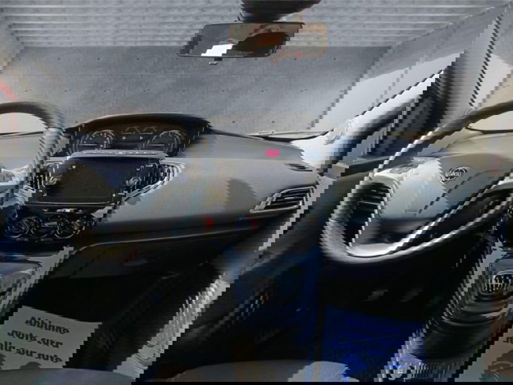 Lancia Ypsilon usata a Bari (13)