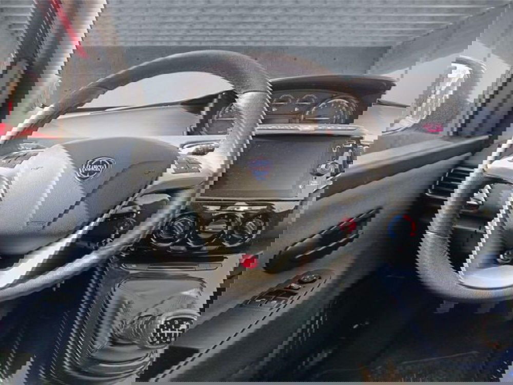 Lancia Ypsilon usata a Bari (14)