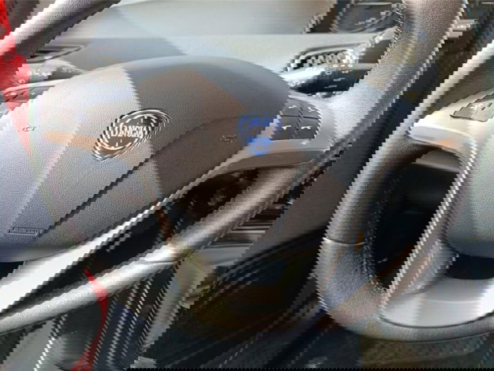 Lancia Ypsilon usata a Bari (15)
