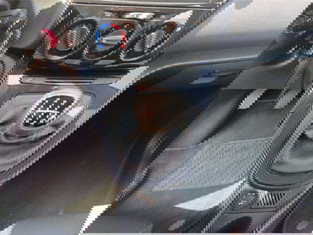 Lancia Ypsilon usata a Bari (19)