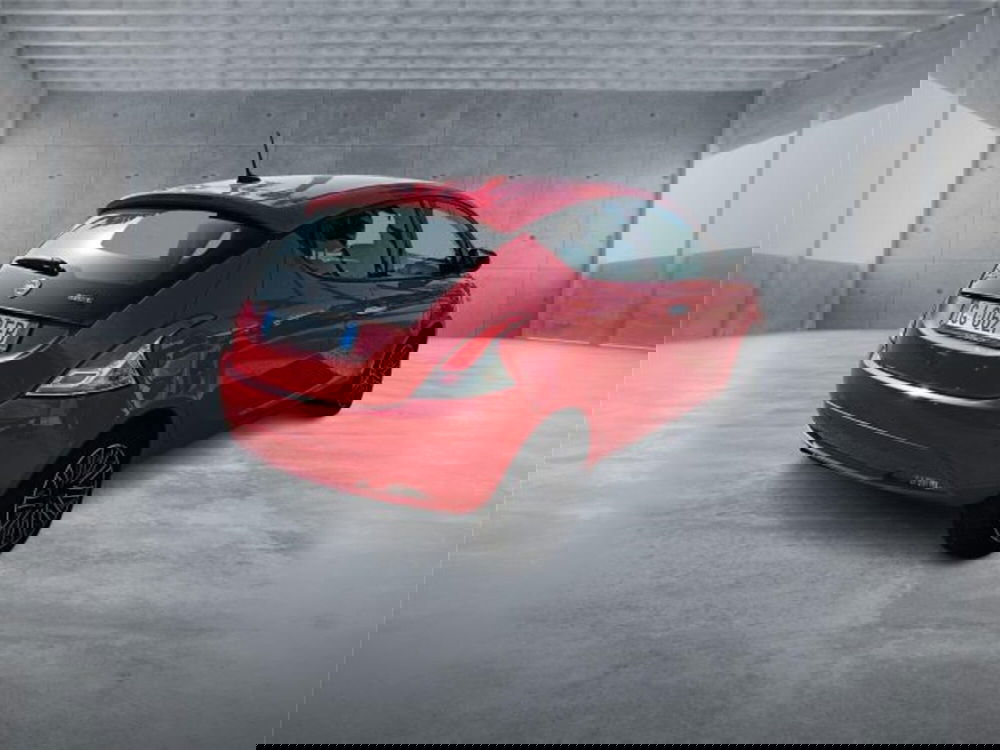 Lancia Ypsilon usata a Bari (6)