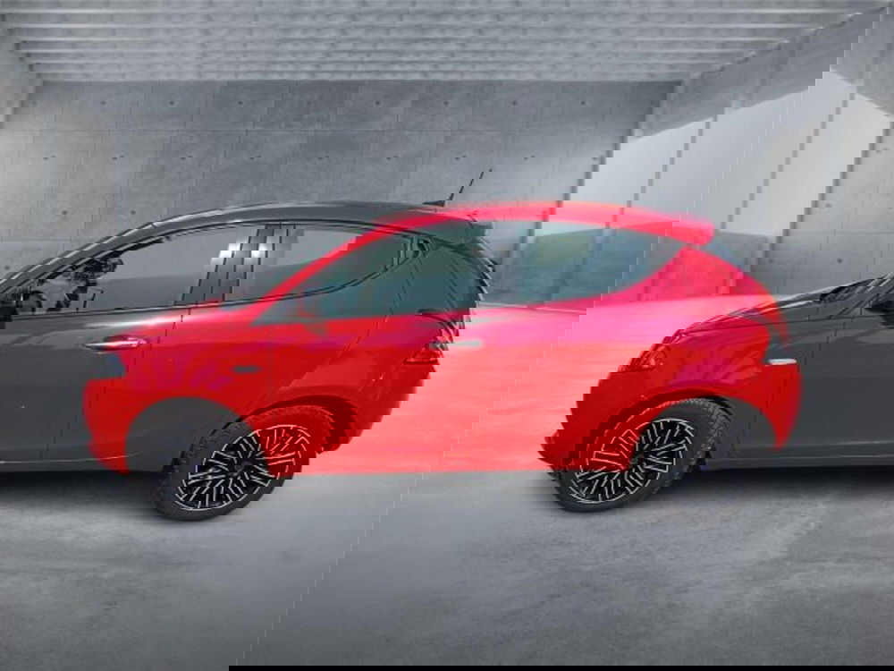 Lancia Ypsilon usata a Bari (7)