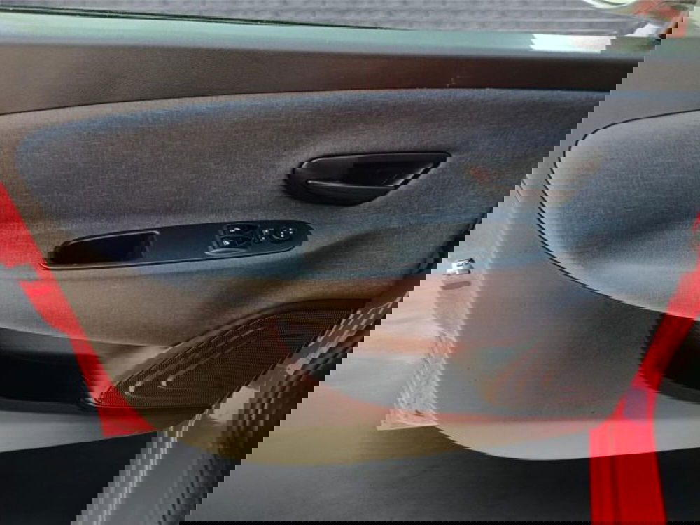 Lancia Ypsilon usata a Bari (9)