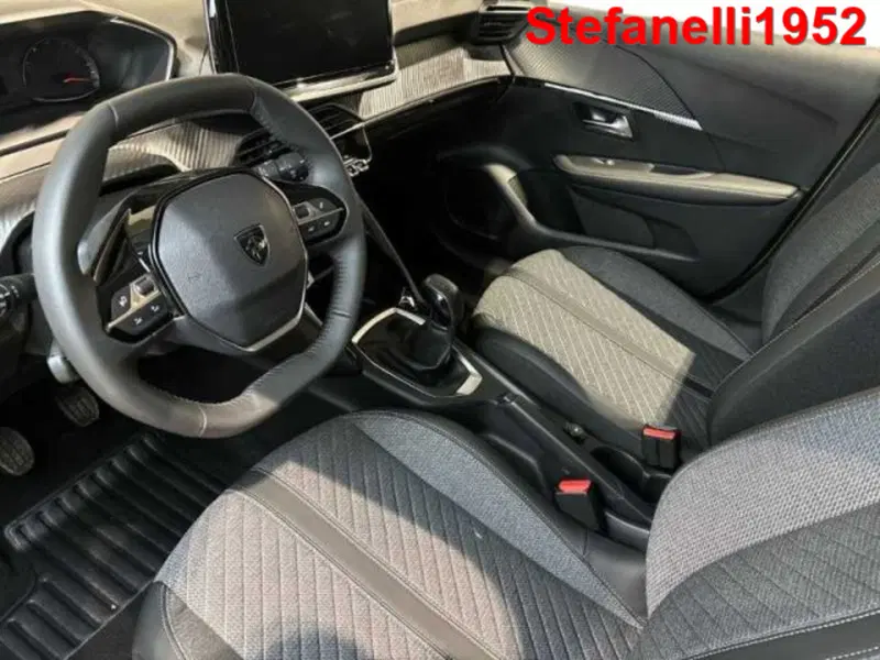 Peugeot 208 nuova a Bologna (7)