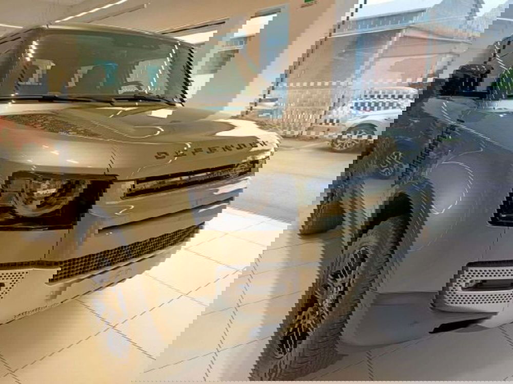 Land Rover Defender nuova a Firenze