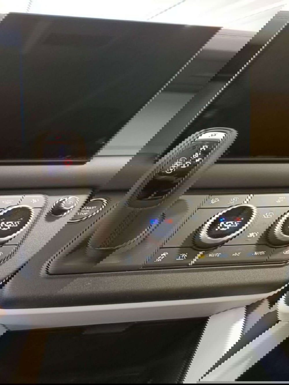 Land Rover Defender nuova a Firenze (14)