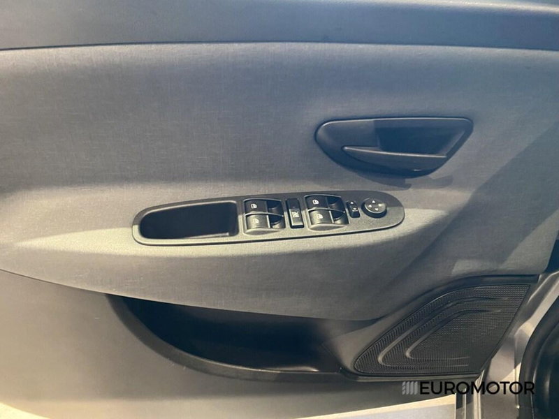 Lancia Ypsilon usata a Bari (12)