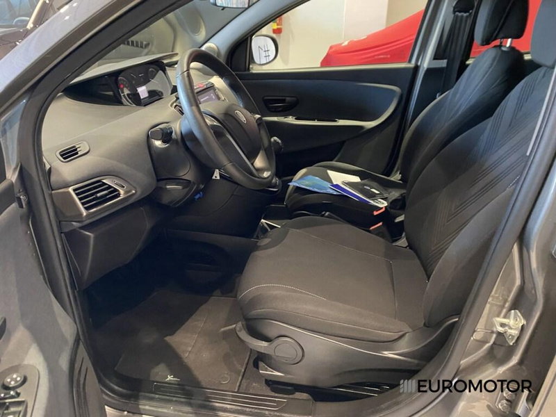 Lancia Ypsilon usata a Bari (14)