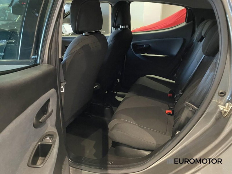 Lancia Ypsilon usata a Bari (15)