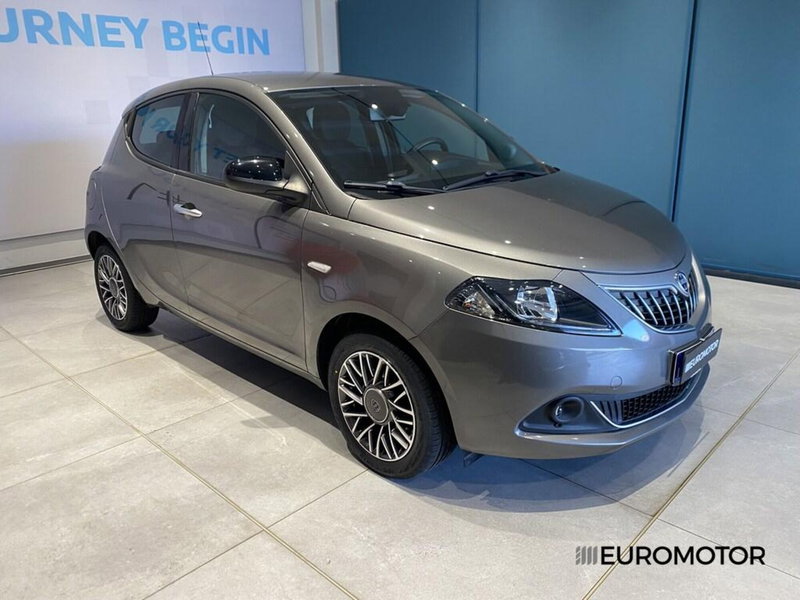Lancia Ypsilon usata a Bari (3)
