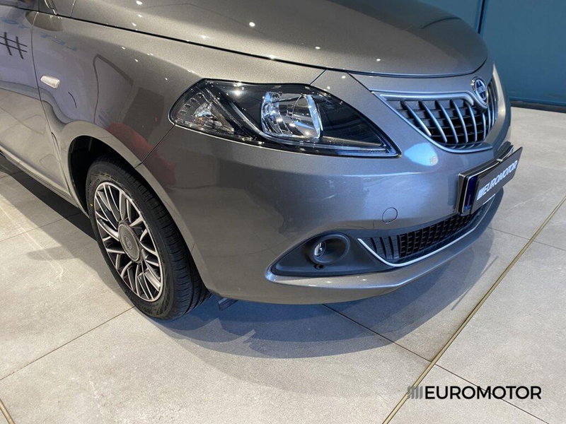 Lancia Ypsilon usata a Bari (4)