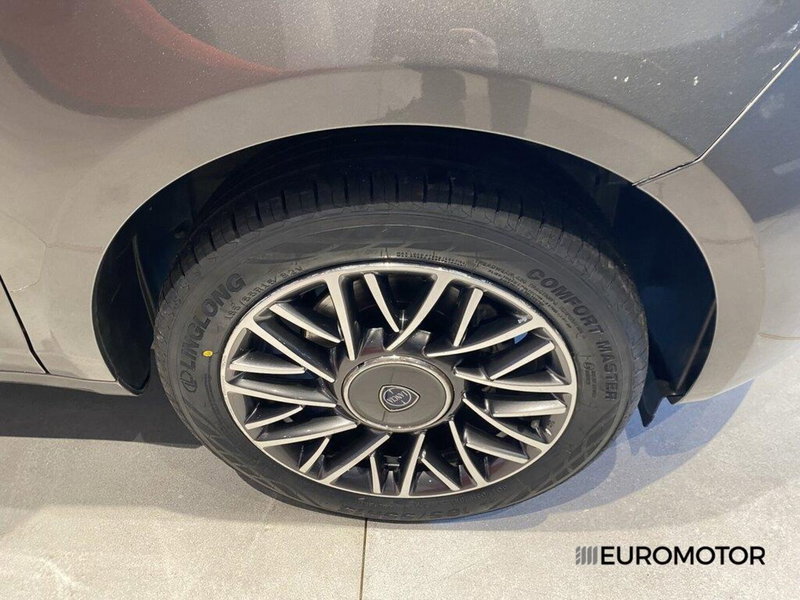 Lancia Ypsilon usata a Bari (5)