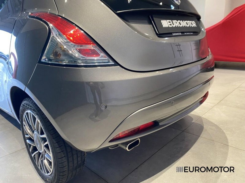 Lancia Ypsilon usata a Bari (9)