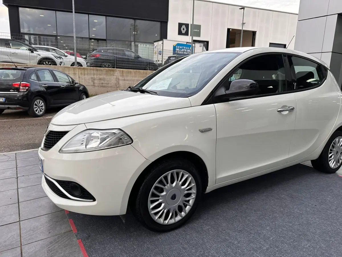 Lancia Ypsilon usata a Frosinone (10)