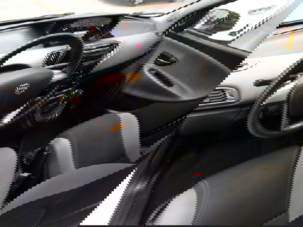 Lancia Ypsilon usata a Treviso (8)