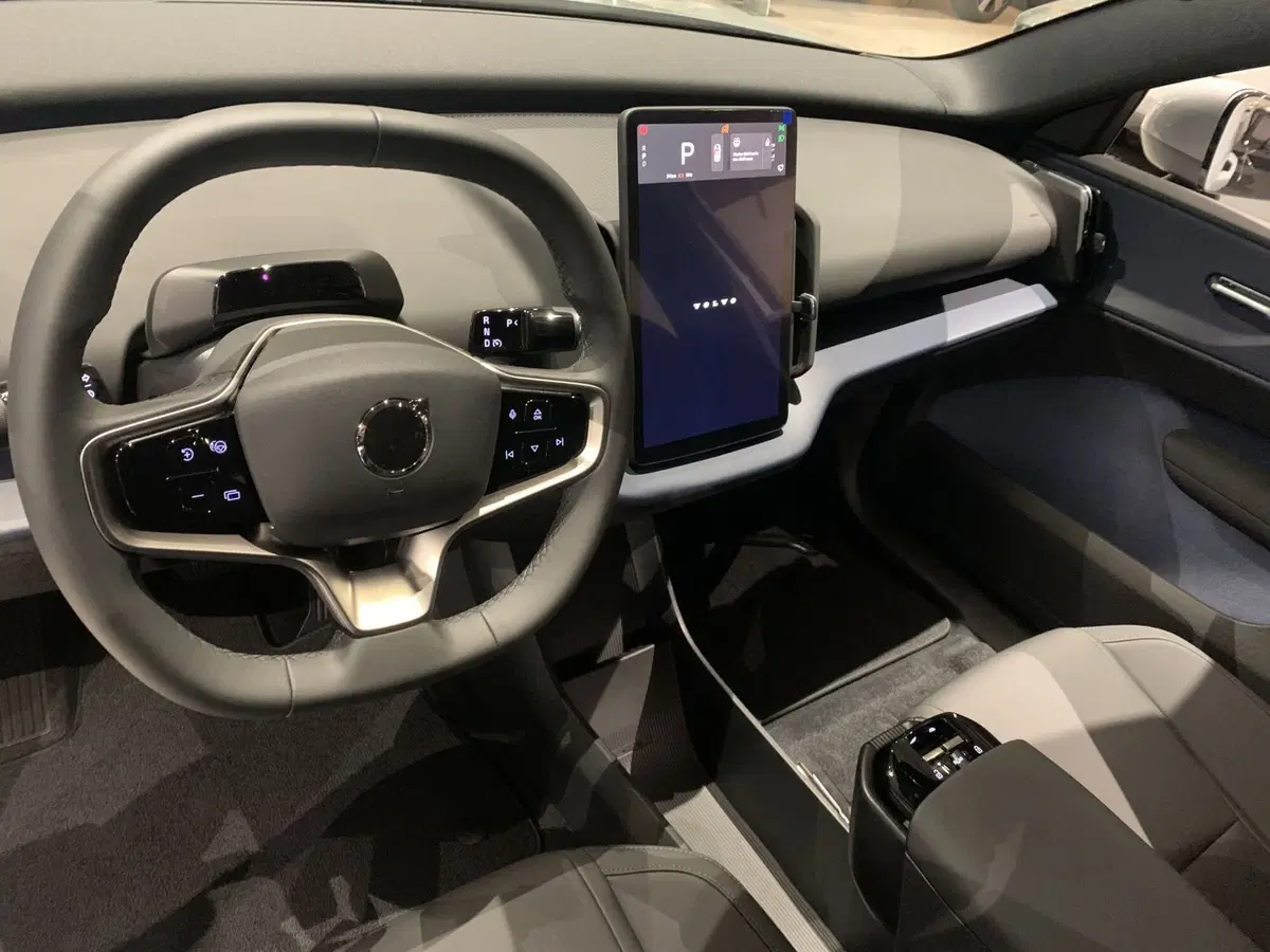 Volvo EX30 nuova a Ferrara (10)
