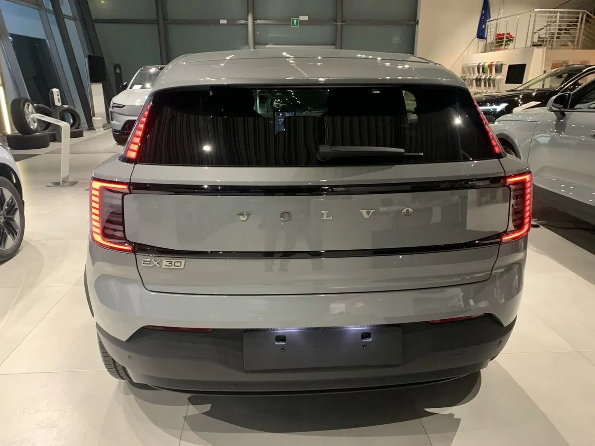 Volvo EX30 nuova a Ferrara (11)