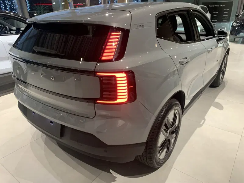 Volvo EX30 nuova a Ferrara (14)
