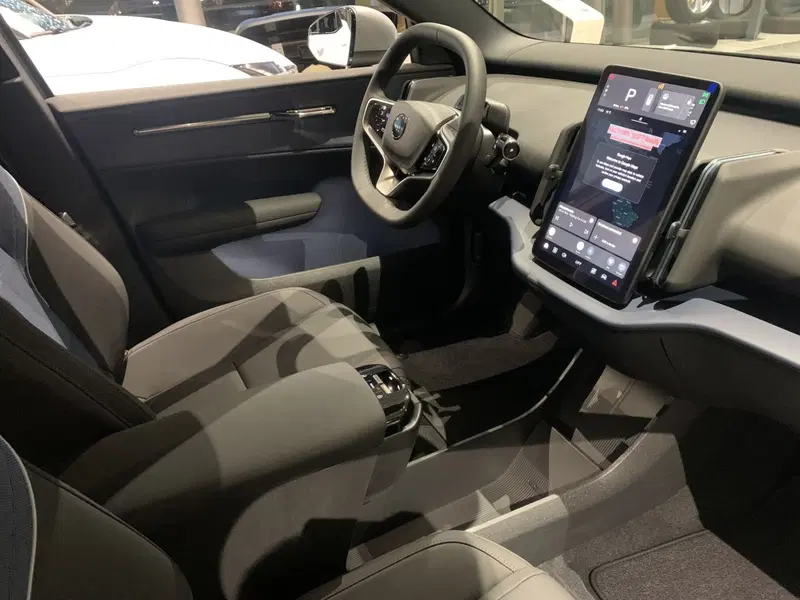 Volvo EX30 nuova a Ferrara (15)