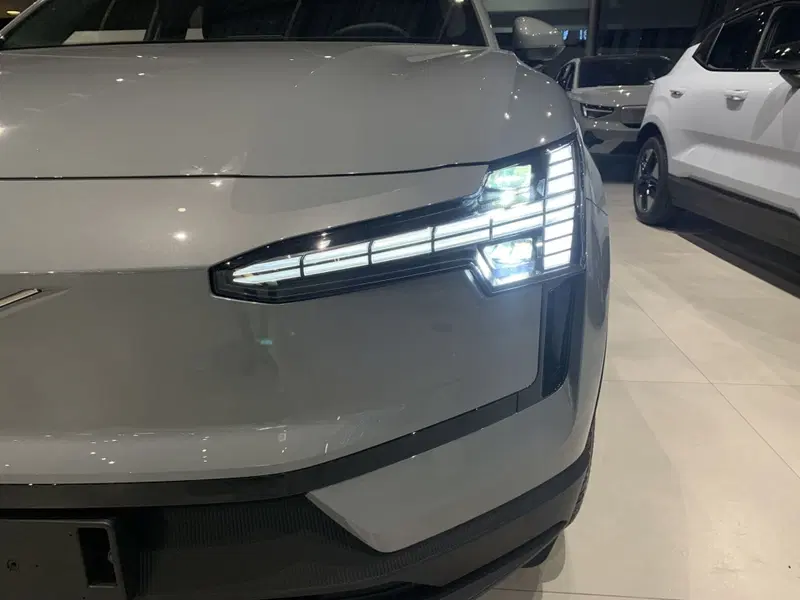 Volvo EX30 nuova a Ferrara (18)