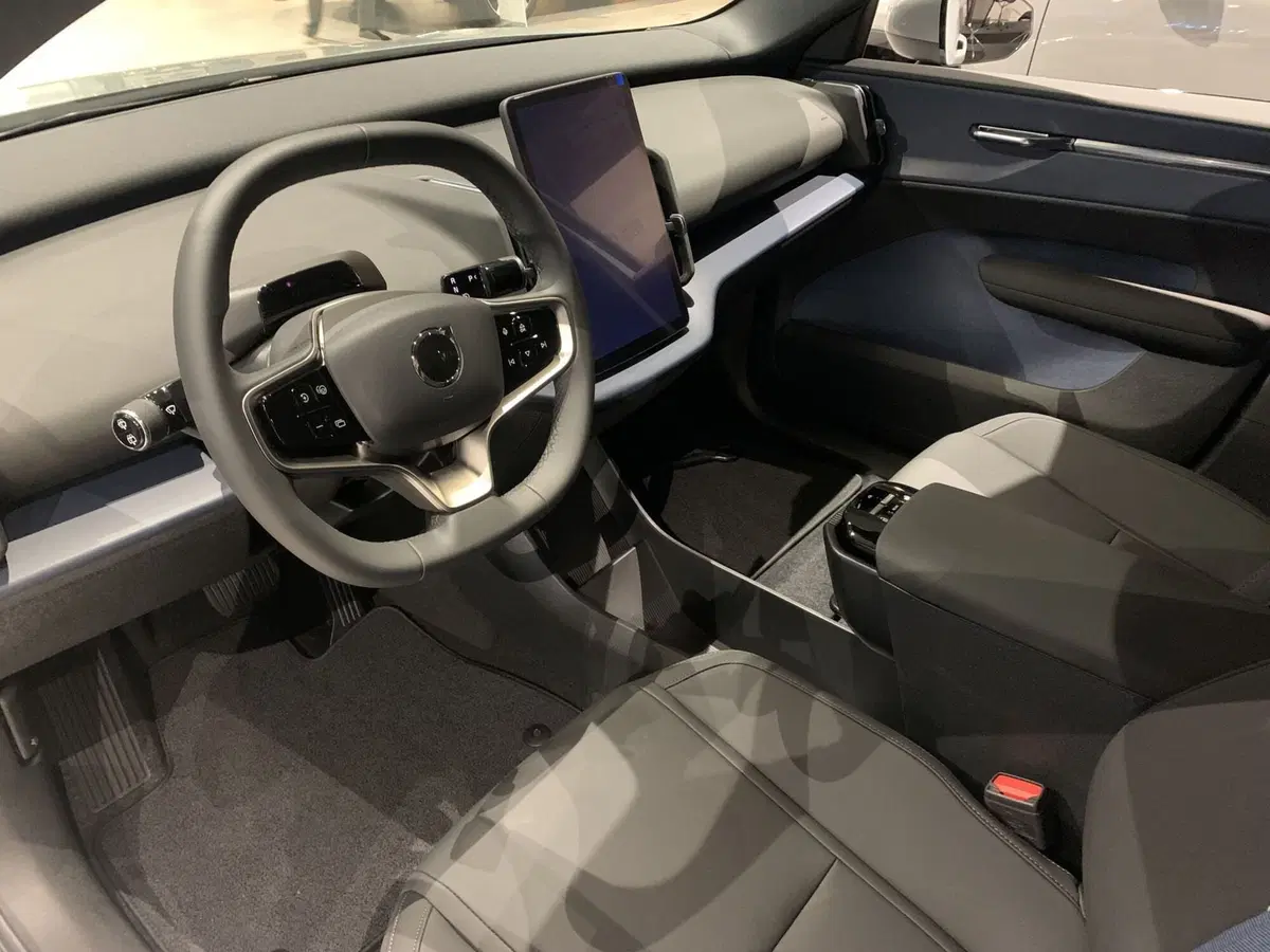 Volvo EX30 nuova a Ferrara (6)
