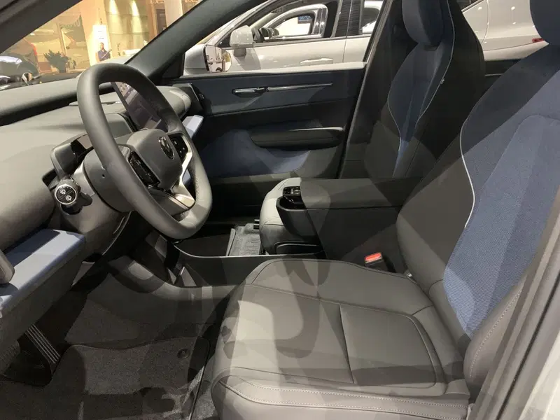 Volvo EX30 nuova a Ferrara (7)