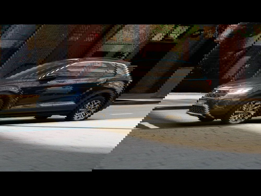 Volkswagen T-Roc nuova a Livorno (2)