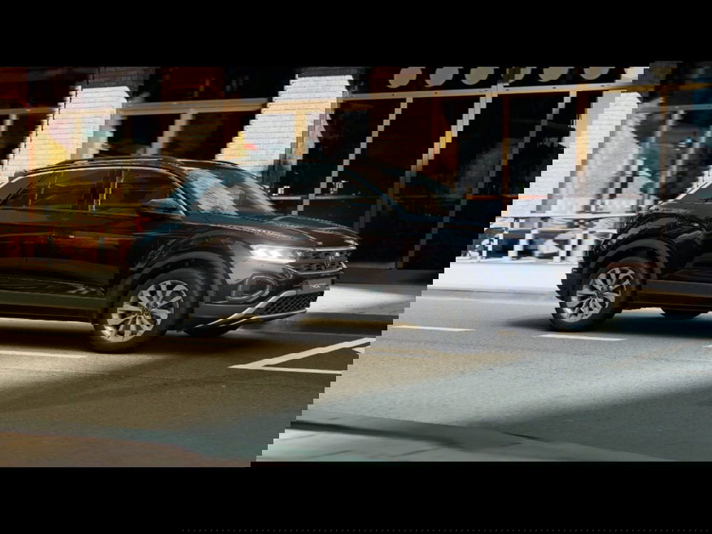 Volkswagen T-Roc nuova a Livorno (3)